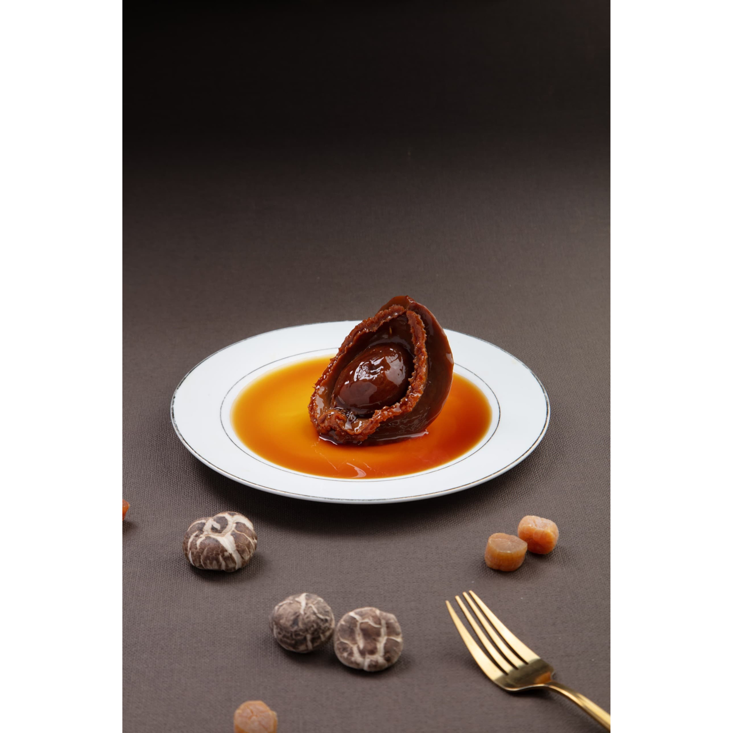 PREMIUM CANDY HEART ABALONE WITH BROWN SAUCE (8P) (150G) - 溏皇翡翠吉品干鲍 (8头) (150克)