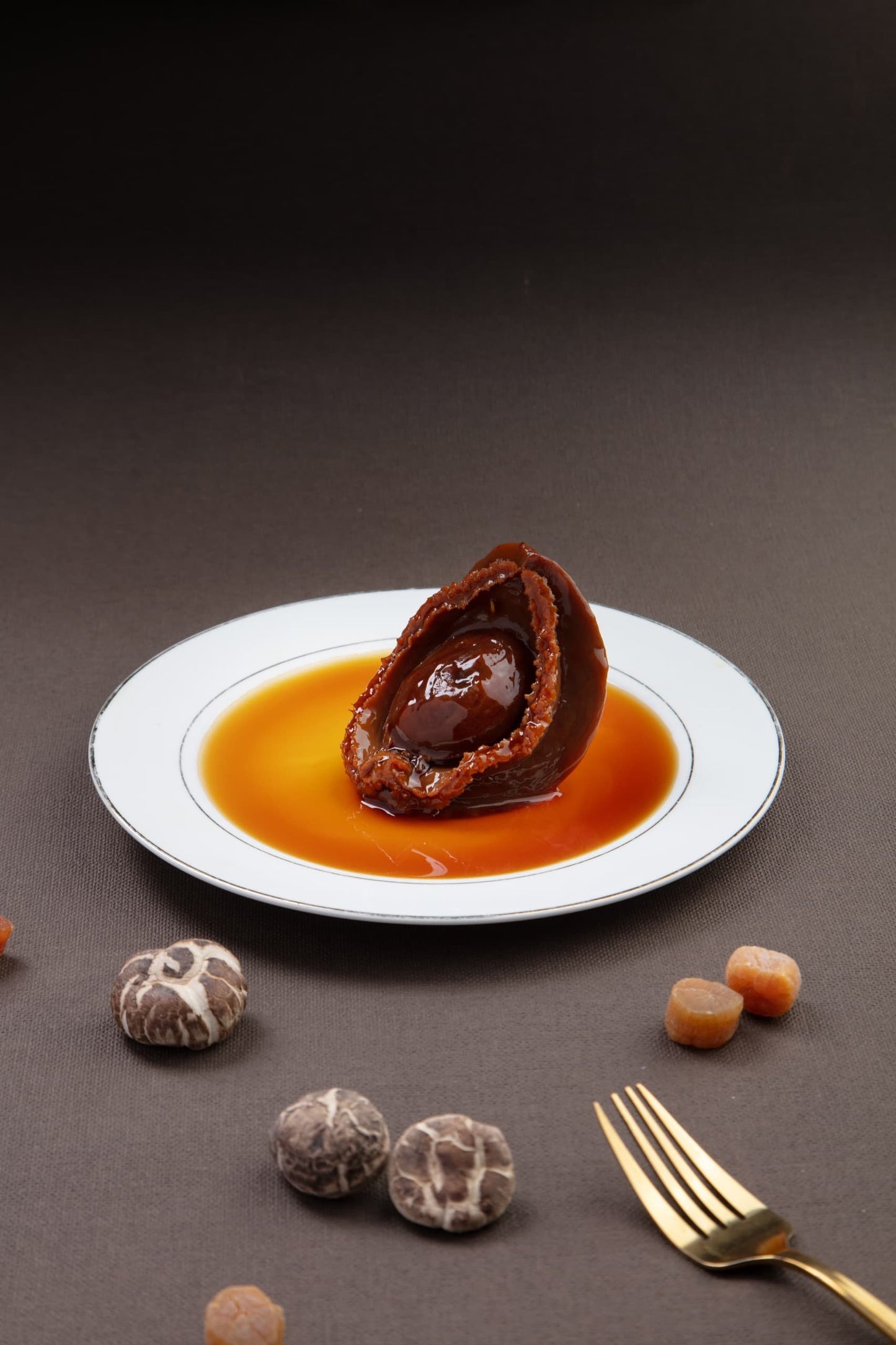 PREMIUM CANDY HEART ABALONE WITH BROWN SAUCE (8P) (150G) - 溏皇翡翠吉品干鲍 (8头) (150克)