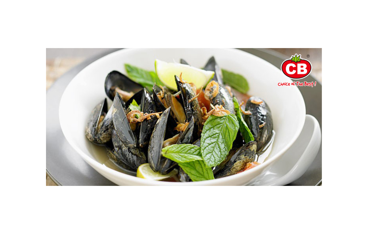 Mussels with green leaves in a white bowl on a white background, featuring the 'CB' logo.